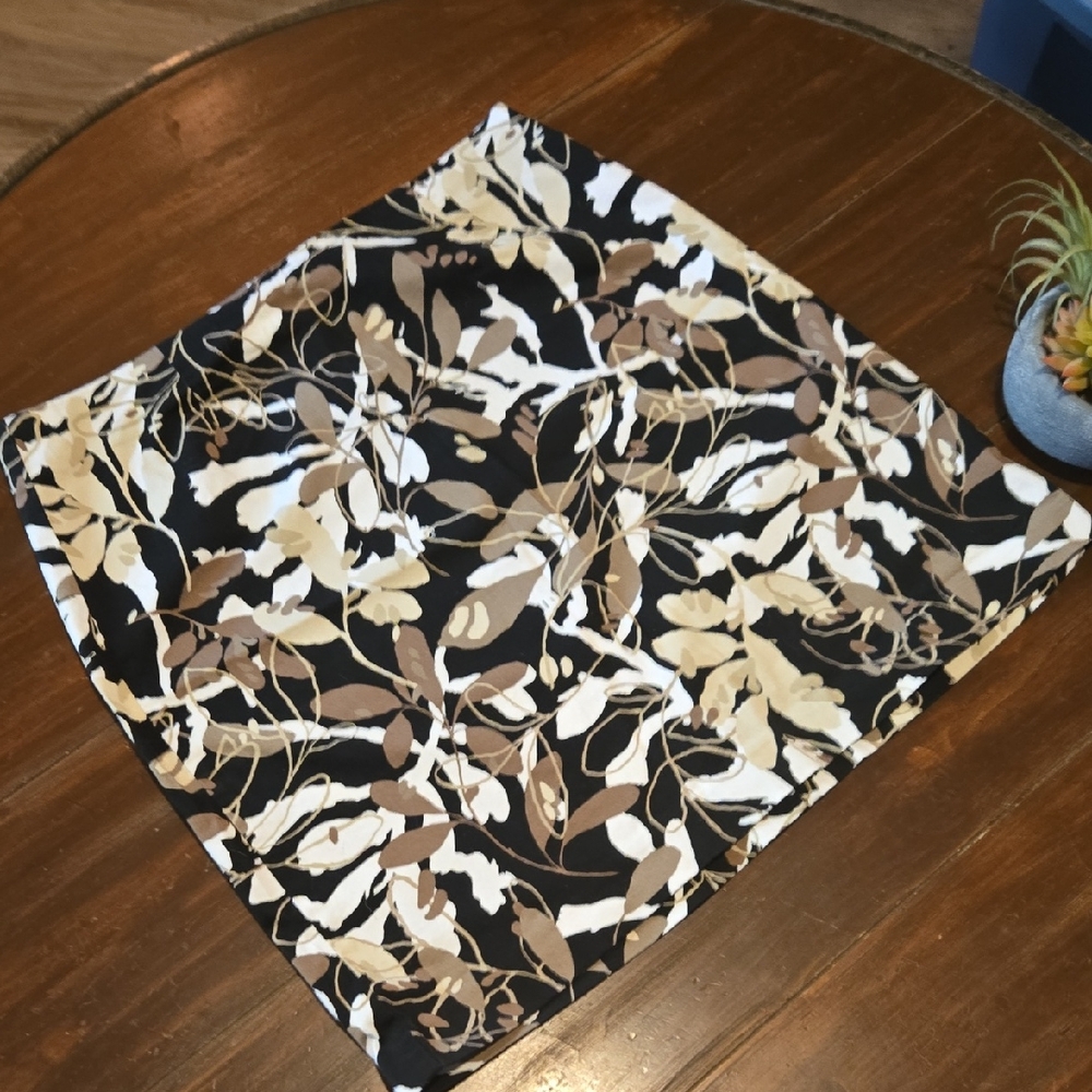 Geoffrey Beene Black and Brown Leaf Accent Skirt #802